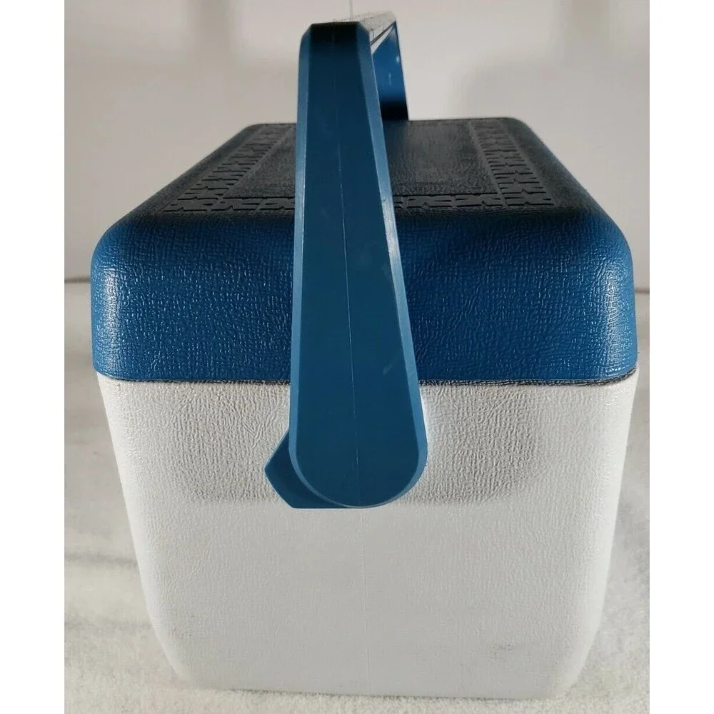 Rubbermaid Sport Cooler 6 Vintage White Blue with Handle Fishing Collectible